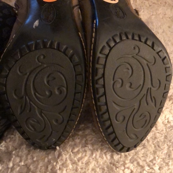 Sofft size 11 brown & tan suede bootie w/ stacked heel rubber grip sole - Picture 15 of 15